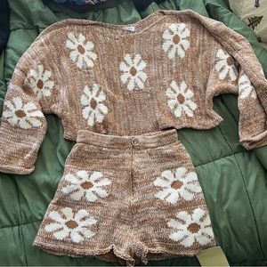 Medium yllw the label 80’s pull over an shorts NWT